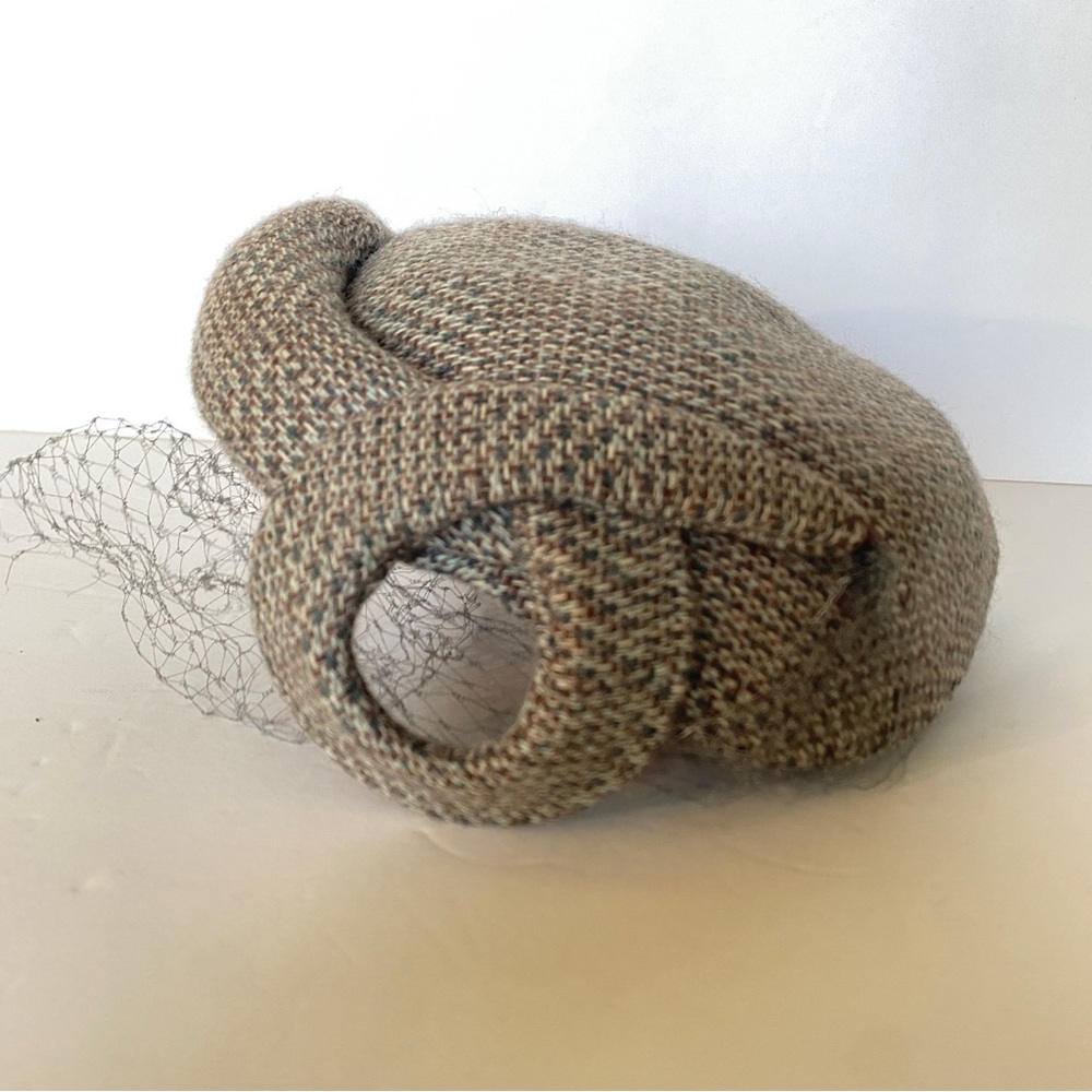 Best & Co Fifth Avenue NY VTG Beige Grey Tweed Pillbox Fascinator Hat Veil 1950s